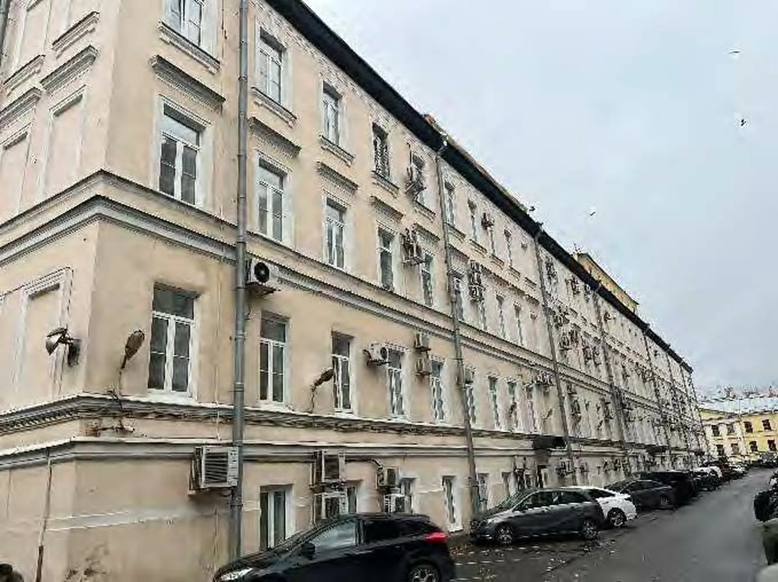 Нежилое помещение - 636,6 кв. м. с учетом неотделимых улучше...